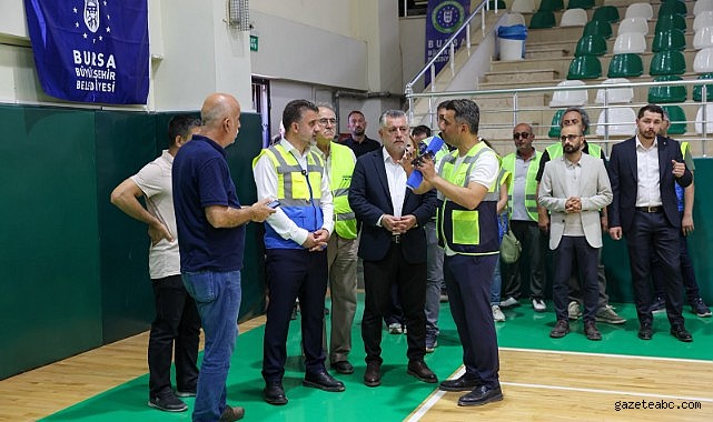 Şahin Başol Spor Kompleksi’ndeki yüzme havuzuna dört mevsim kullanım hazırlığı