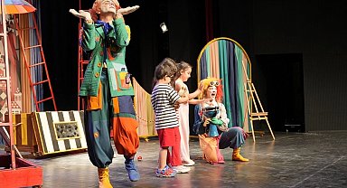 "Toti ile Poti" Van'da çocuklarla bir araya geldi