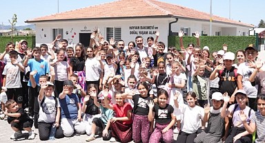 TÜGVA Yaz Okulu öğrencileri hayvan bakımevinde can dostlarla buluştu