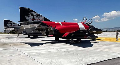 Türk Hava Kuvvetleri'nin efsanevi uçakları Belçika'da sergilendi