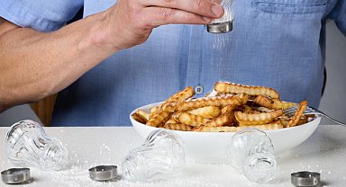 Tuzun fazlası kalp ve böbrek sağlığını tehdit ediyor