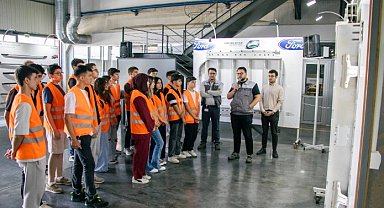 Yeşilova Zirvesi'nde gençler iş dünyasıyla buluştu