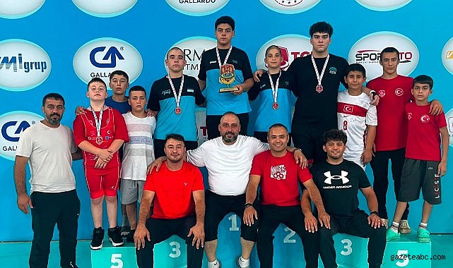 Yıldırım’ın minik güreşçileri Türkiye şampiyonasında 14 madalya kazandı
