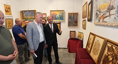 Yüksel Kılıçoğlu'nun kişisel sergisi İnegöl Kent Müzesi'nde açıldı