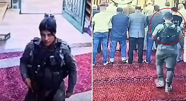 Postallarla Camiye Giren Polis Tepki Çekti